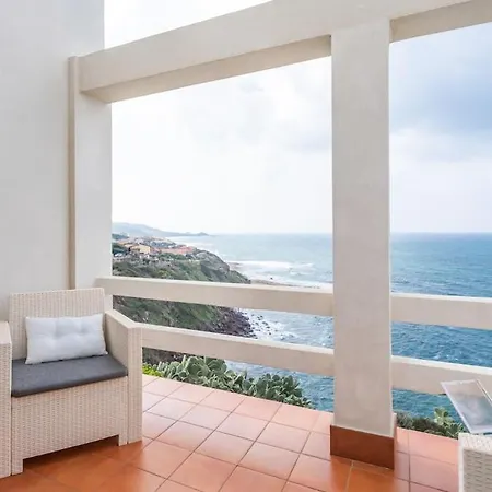 Daire A Pretty House Overlooking The Sea