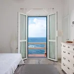 A Pretty House Overlooking The Sea Appartamento *