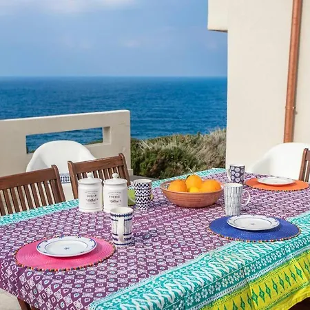 Апартаменты A Pretty House Overlooking The Sea *